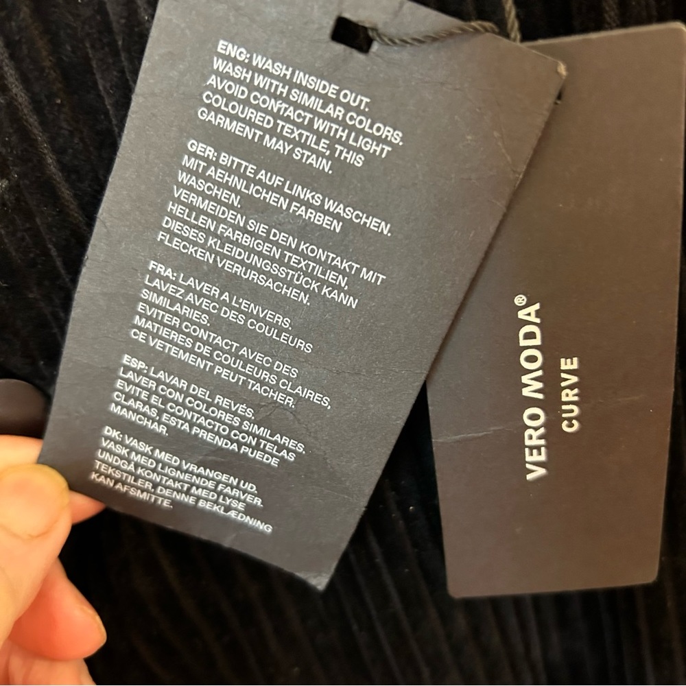 Vero Moda Curve Wide Leg Pants Sz.18  Black Wide Wale Corduroy Snaps Pockets NWT - Picture 9 of 15